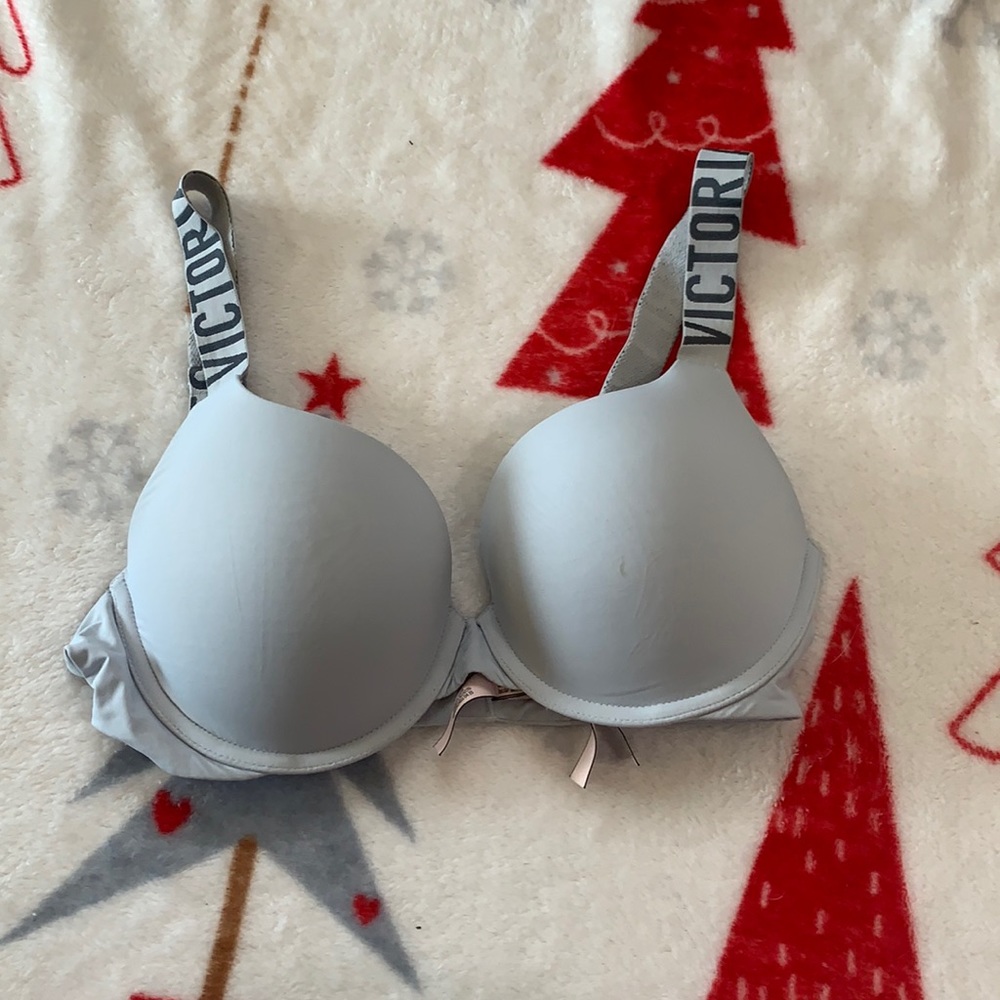 34D brand new bra Victoria Secret
